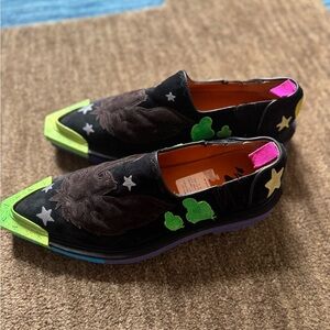 Off-White Suede Ranch-Cactus-Eagle Design Sponge Loafer